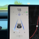 Imagen para el artículo titulado El Autopilot de Tesla confundía el logo de Burger King con una señal de STOP, así que Burger King hizo esto